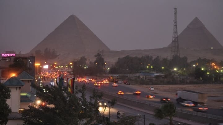 夜明け前のピラミッド