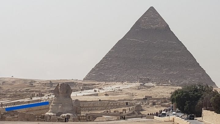 スフィンクスとカフラー王のピラミッドと通常の観光での閲覧エリア
